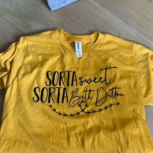 Yellow Sorta Sweet Sorta Beth Dutton womens Small t shirt